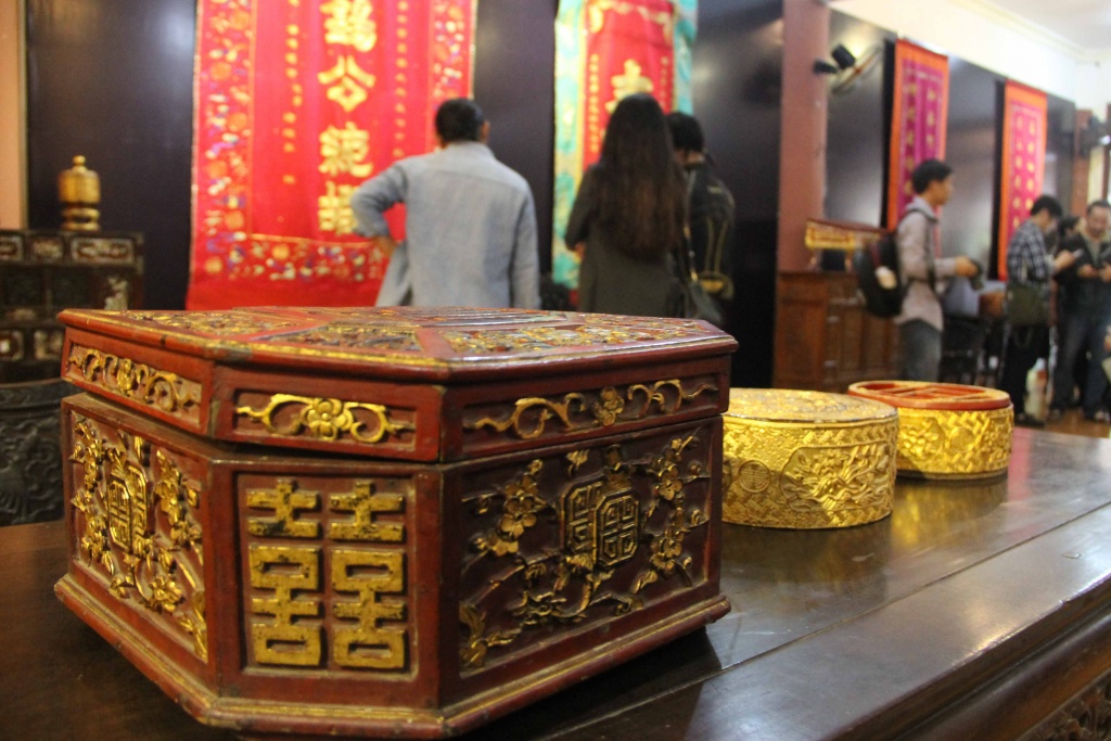 man nhan ngam nhung co vat vang son thoi nguyen