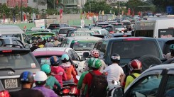 Đường vào sân bay Tân Sơn Nhất kẹt xe kinh hoàng trước lễ 30/4