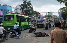 Hai vợ chồng bị xe ben cán thương vong trên đường đi khám bệnh về