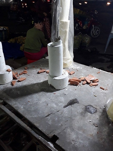 gia dinh bi 13 giang ho dap pha nem bom xang tiep tuc bi nem da