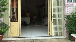 Nhà bác sĩ bị 'khủng bố' bằng mắm tôm