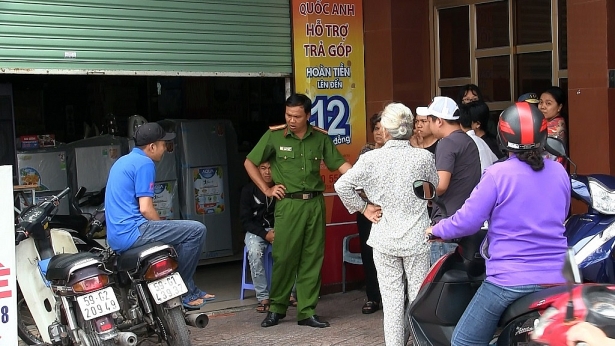 nguoi dan khong che thanh nien dam chet nguoi roi bo chay