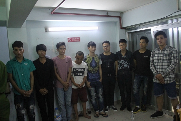canh sat no sung bat nhom giang ho huyet chien bang ma tau o sai gon