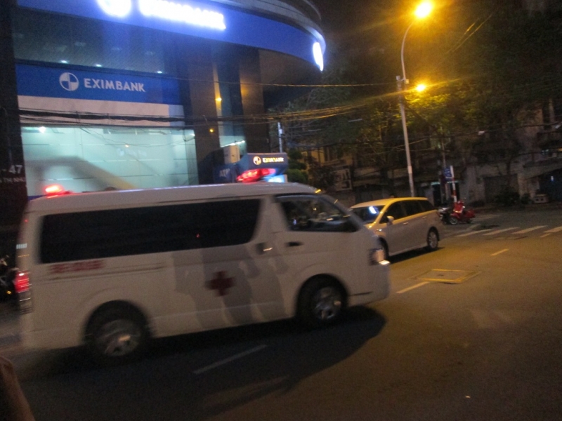 du khach nuoc ngoai tu vong trong phong khoa trai cua