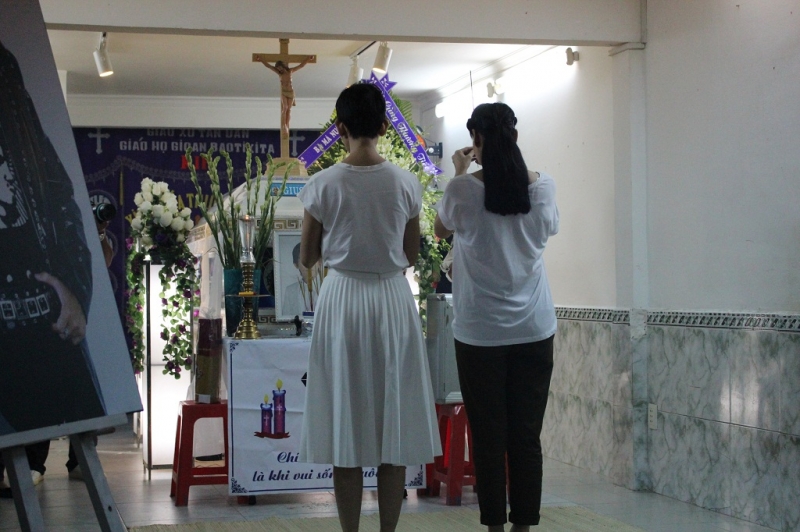 gioi nghe si tiec thuong ca si minh thuan trong le vieng