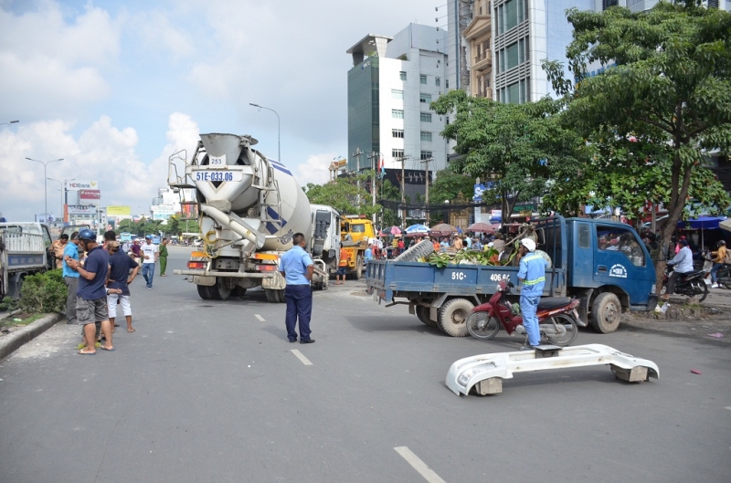 xe tron be tong dai nao duong pho nhieu nguoi hoang loan