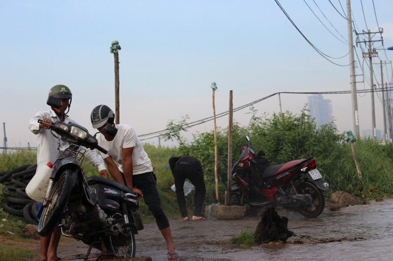 duong bien thanh song nguoi dan bi bom tren pho
