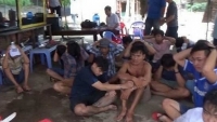 20 doi tuong da ga an tien nhao nhao bo chay khi thay cong an