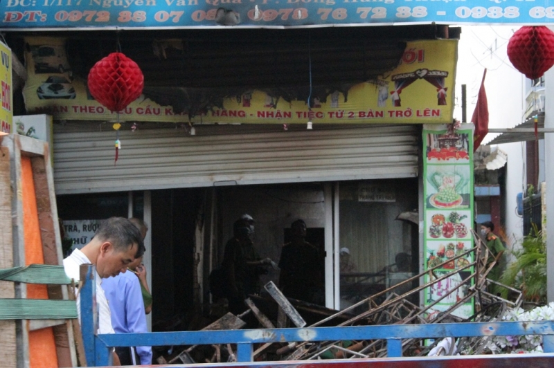 Đang khám nghiệm hiện trường vụ cháy khiến 3 người tử vong dang kham nghiem hien truong vu chay khien 3 nguoi tu vong