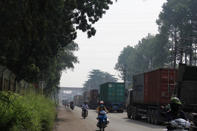 TP HCM: Kẹt xe kinh hoàng, kéo dài từ đêm đến sáng ở cửa ngõ phía Đông tp hcm ket xe tu dem den sang o cua phia dong