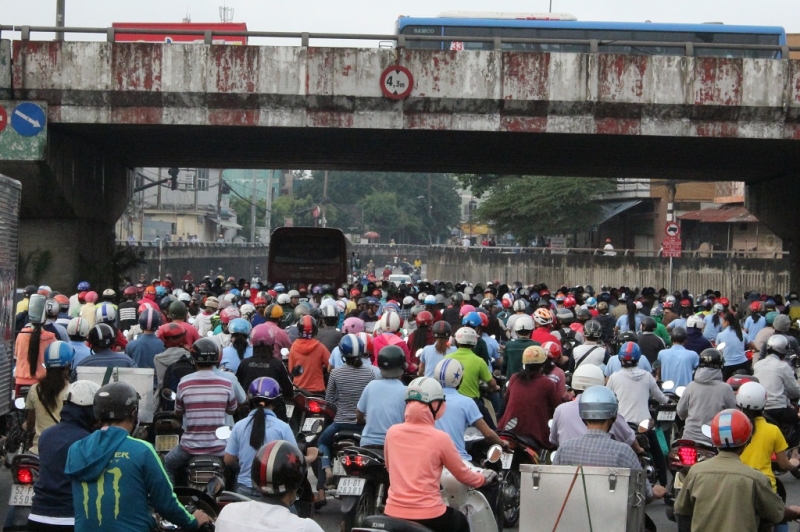 TP HCM: Kẹt xe kinh hoàng, kéo dài từ đêm đến sáng ở cửa ngõ phía Đông tp hcm ket xe tu dem den sang o cua phia dong