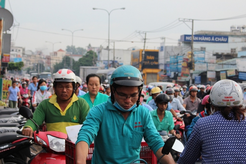 TP HCM: Kẹt xe kinh hoàng, kéo dài từ đêm đến sáng ở cửa ngõ phía Đông tp hcm ket xe tu dem den sang o cua phia dong