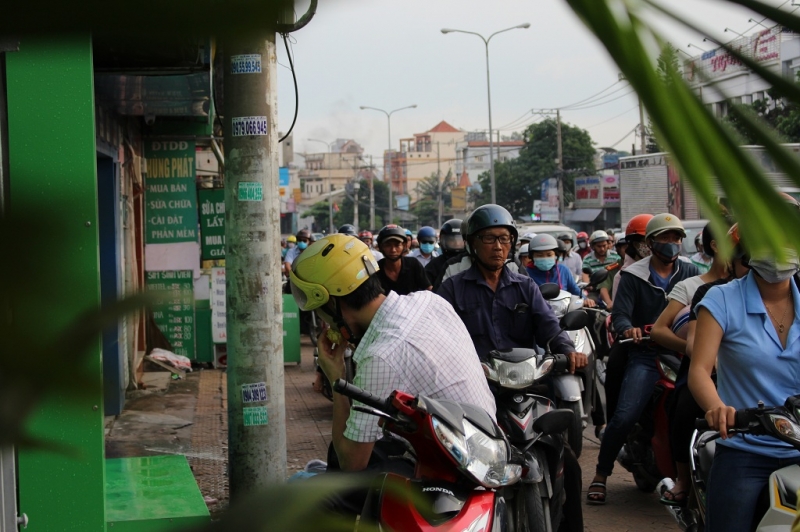TP HCM: Kẹt xe kinh hoàng, kéo dài từ đêm đến sáng ở cửa ngõ phía Đông tp hcm ket xe tu dem den sang o cua phia dong