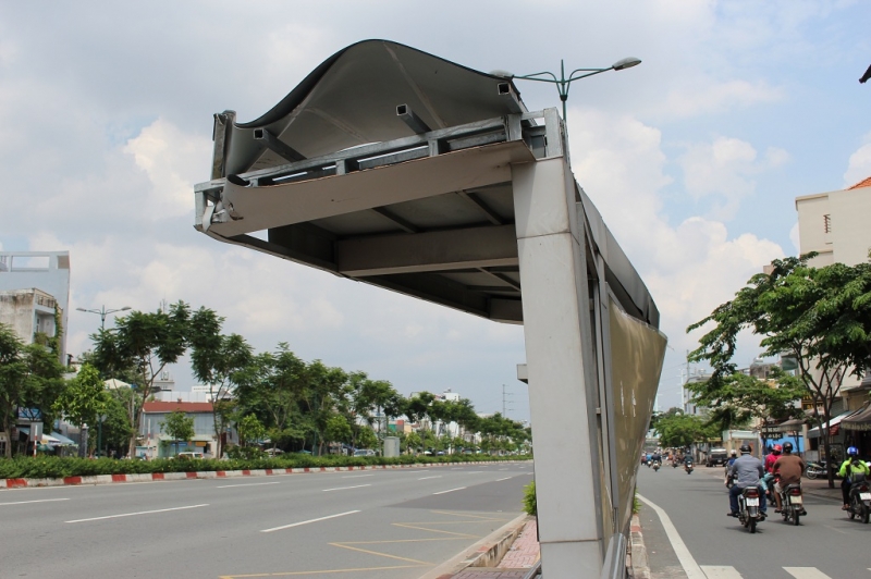 nha cho xe buyt xuong cap tren con duong dep nhat sai gon