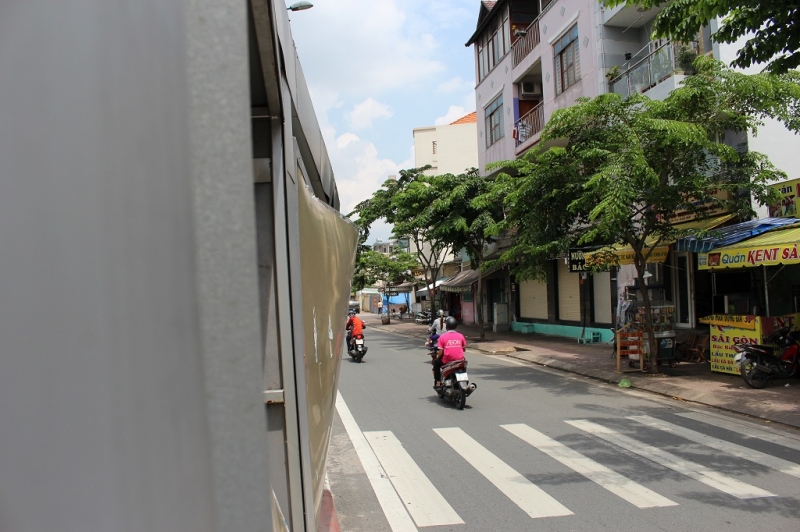 nha cho xe buyt xuong cap tren con duong dep nhat sai gon