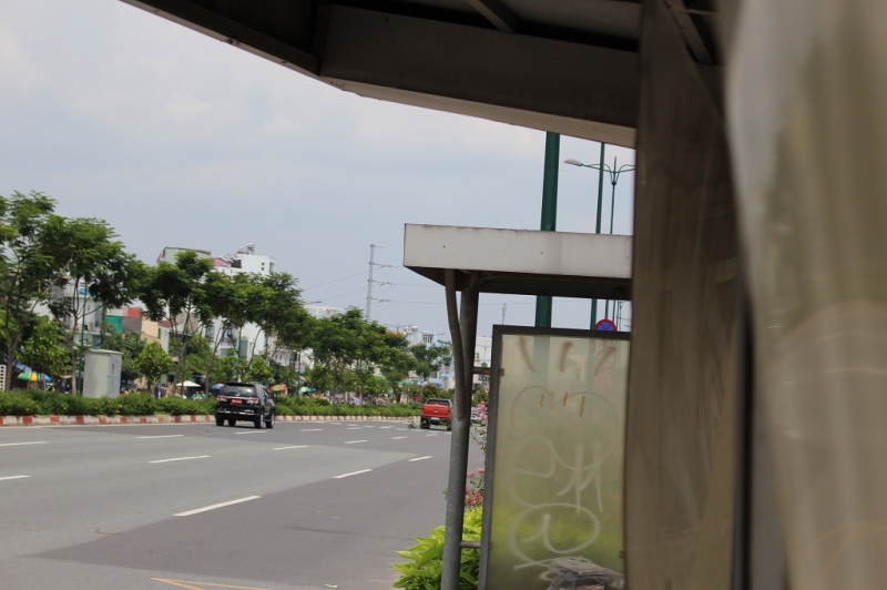 nha cho xe buyt xuong cap tren con duong dep nhat sai gon