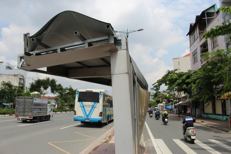 nha cho xe buyt xuong cap tren con duong dep nhat sai gon
