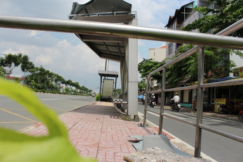 nha cho xe buyt xuong cap tren con duong dep nhat sai gon