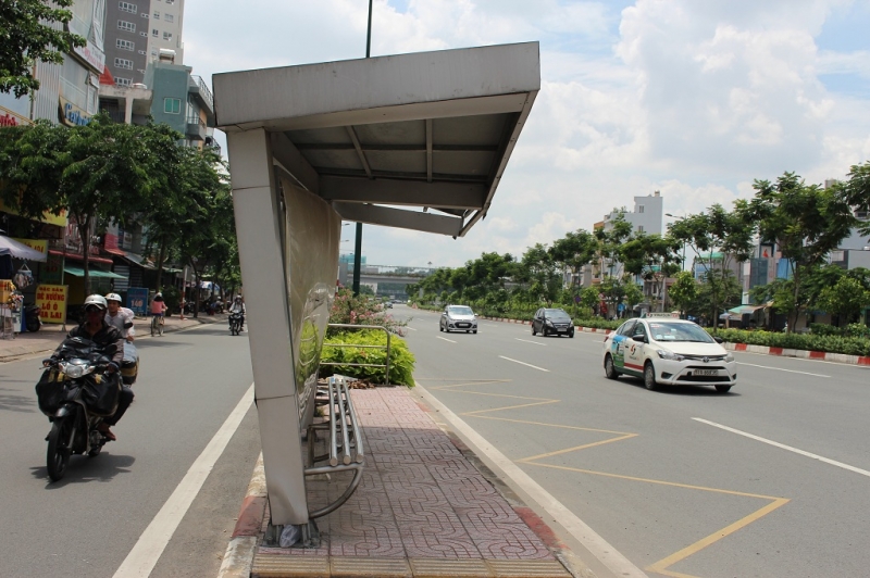nha cho xe buyt xuong cap tren con duong dep nhat sai gon