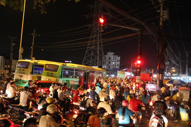 Kẹt xe 3 tiếng, người Sài Gòn ‘vật vã’ về nhà ket xe 3 tieng nguoi sai gon vat va ve nha