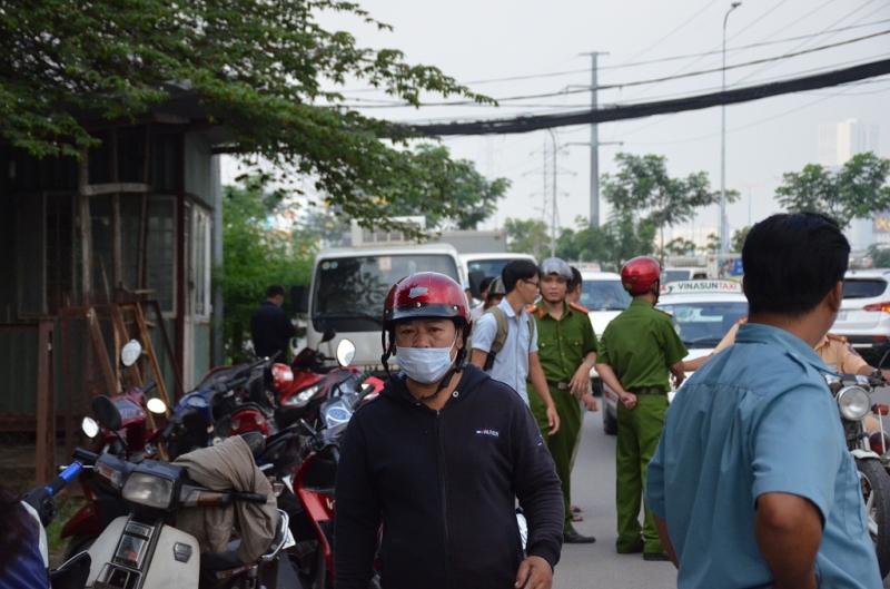 nguoi dan ta hoa khi phat hien cu ba tu vong trong tu the treo co