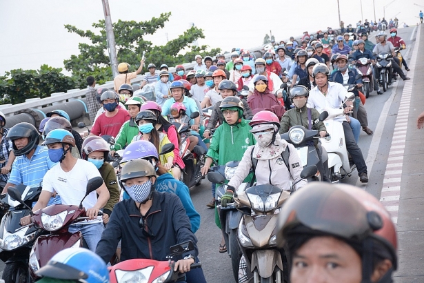 30 phut xay ra 4 vu tai nan tren cau binh phuoc i 3 nguoi thuong vong