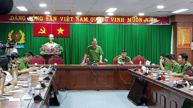 kiot chua nhieu vat dung de chay 1 loi thoat duy nhat