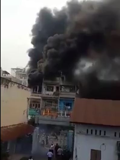 chay lon tai cua hang phu tung xe may gan cho tan thanh ca khu pho nao loan