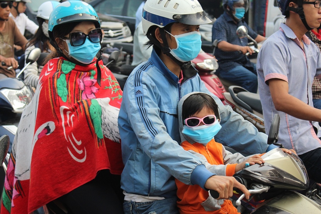 TP HCM: Trẻ em mệt lả vì kẹt xe kéo dài tp hcm tre em vat va vi ket xe keo dai