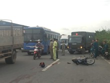 TP HCM: Va chạm với xe buýt, hai người thương vong