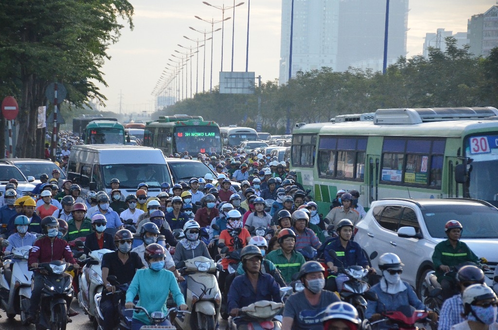 container dai nao duong pho cau sai gon te liet nhieu gio