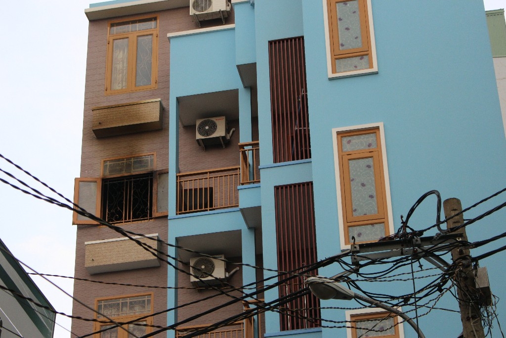 chay nha trong khu dan cu 4 nguoi bi thuong