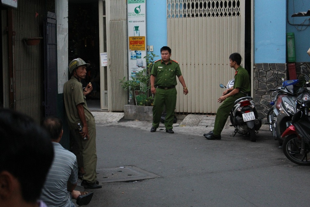 chay nha trong khu dan cu 4 nguoi bi thuong