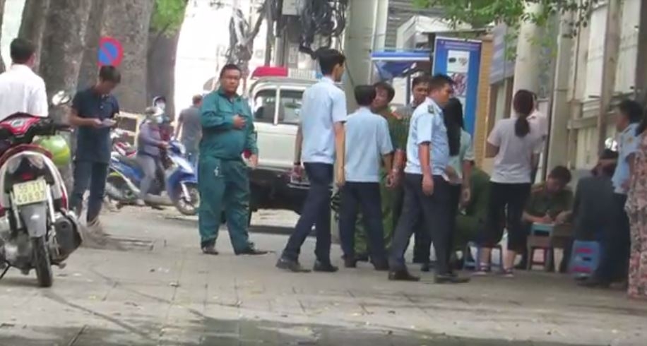tp hcm thanh nien dam co gai roi tu tu