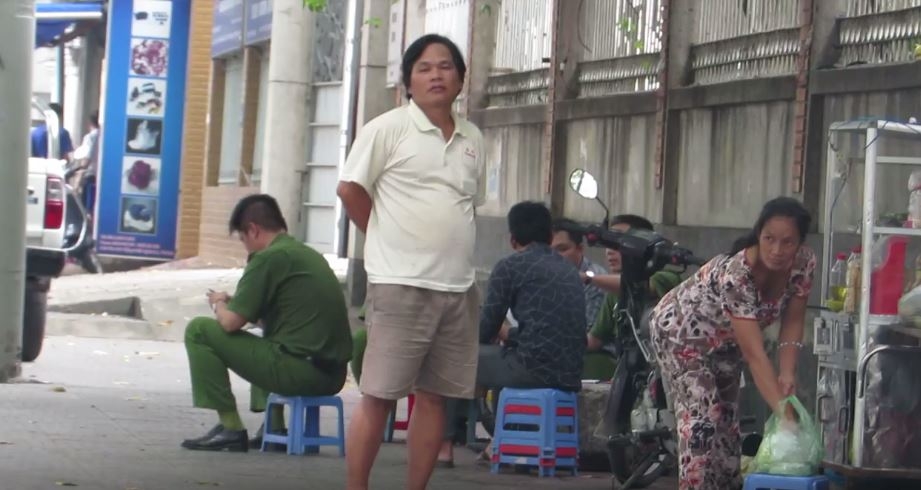 tp hcm thanh nien dam co gai roi tu tu