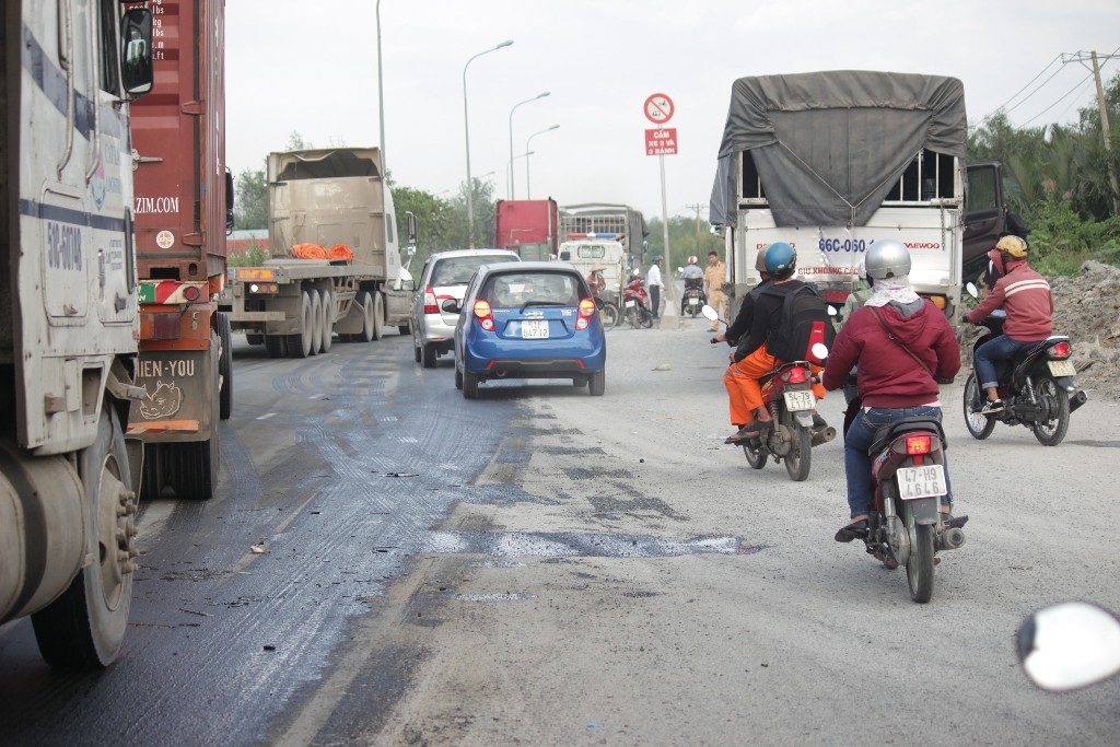 tp hcm tai nan lien hoan tren cau tu than hang nghin phuong tien ket cung