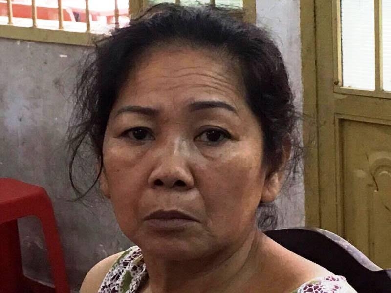 nghi can bo thuoc chuot vao noi bun rieu khai gi