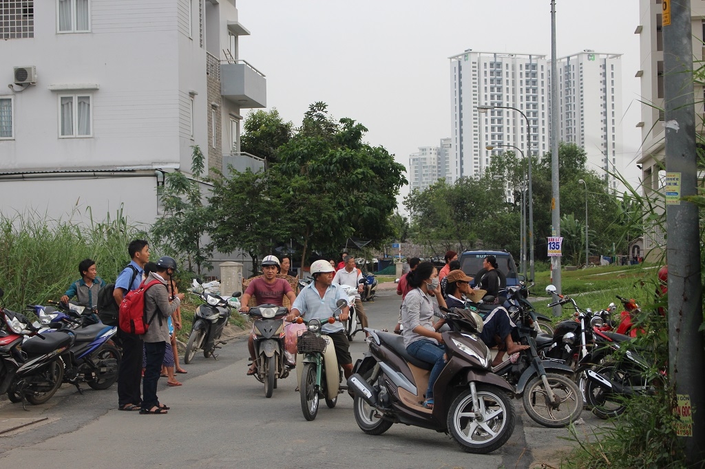 tp hcm roi tu tang 14 chung cu xuong dat 2 nguoi thuong vong