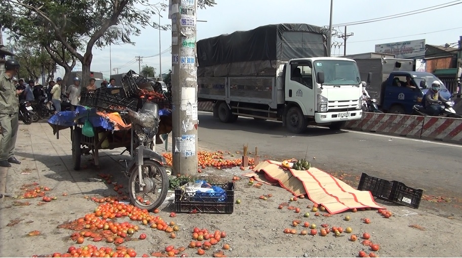 tp hcm nga ra duong nguoi dan ong bi xe khach can tu vong