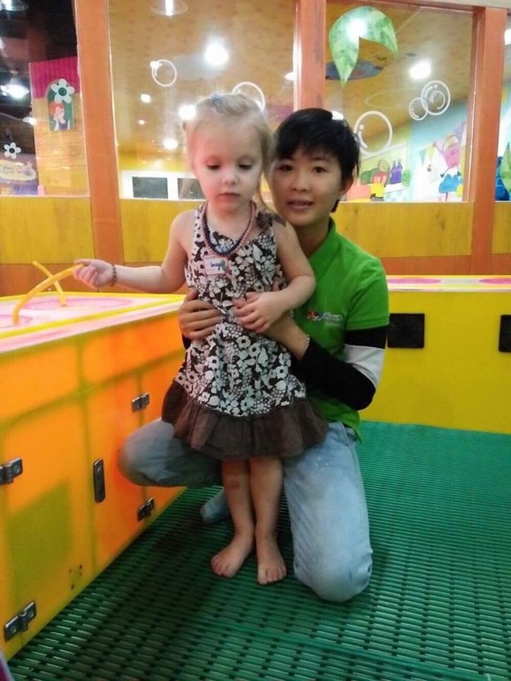 sinh vien lam them dip can tet tranh thu kiem them tung ngay