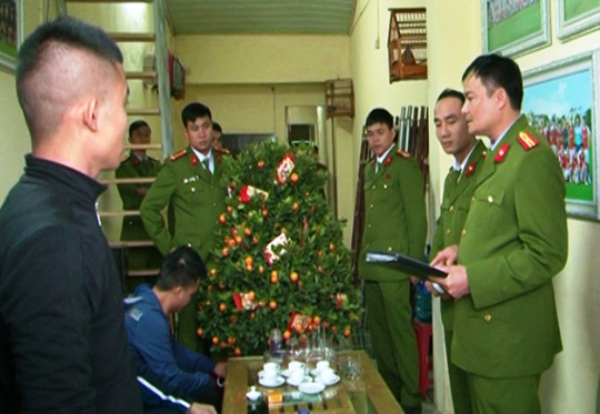 bit mat no sung lien tiep vao nha o trung tam thanh pho