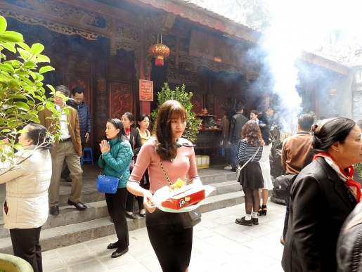 mung 1 tet nguoi ha noi no nuc di xin chu le chua