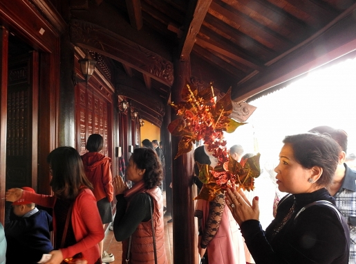mung 1 tet nguoi ha noi no nuc di xin chu le chua