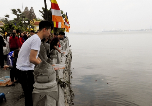 mung 1 tet nguoi ha noi no nuc di xin chu le chua