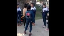Mâu thuẫn cá nhân, nữ sinh bị bạn dùng gạch đánh ngất xỉu