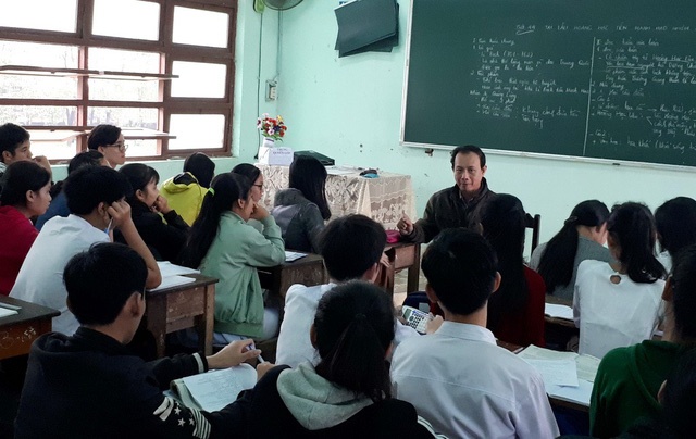 Vụ học sinh viết tâm thư phản đối học thêm: 'Nên xem xét đa chiều' hoc sinh viet tam thu phan doi hoc them niem tin vao thay co dang bi lung lay