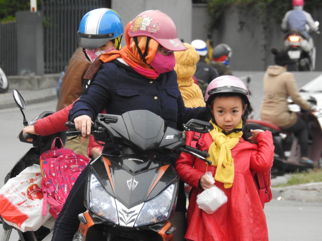 ha noi co truong gan nua hoc sinh nghi hoc do mua ret