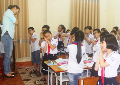 phu huynh hai duong dang phai bo tien mua ky nang gi cho con