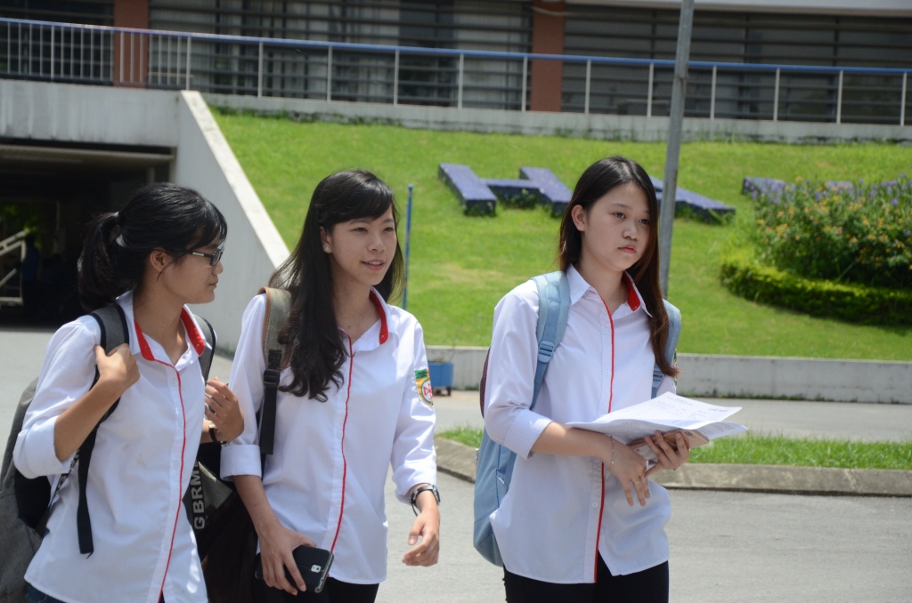 se dung tu lieu ngoai sgk de danh gia thi cu trong chuong trinh gdpt moi