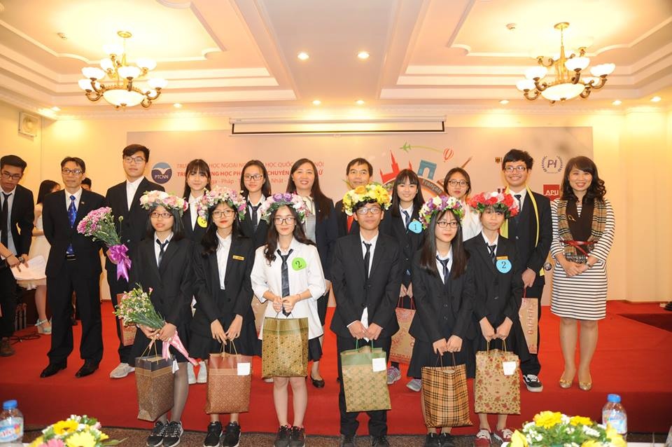 hoc sinh truong chuyen ngu thu suc voi cuoc thi hung bien 6 thu tieng